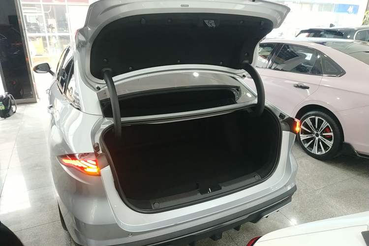 Used Geely Galaxy L6 2025 EM-i 140km Starship Edition
