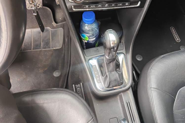 Used Volkswagen Santana 2013 1.6L Automatic Luxury Edition Gear Lever