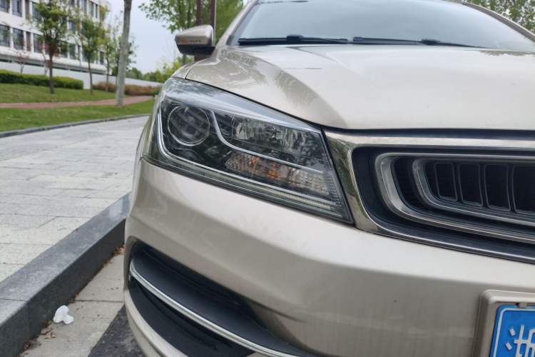 Used Geely Auto Emgrand 2018 1.5L Manual Upward Connect Edition Right Front Headlight