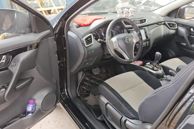 Used Nissan Qashqai 2016 2.0L CVT Elite Edition Driver Seat