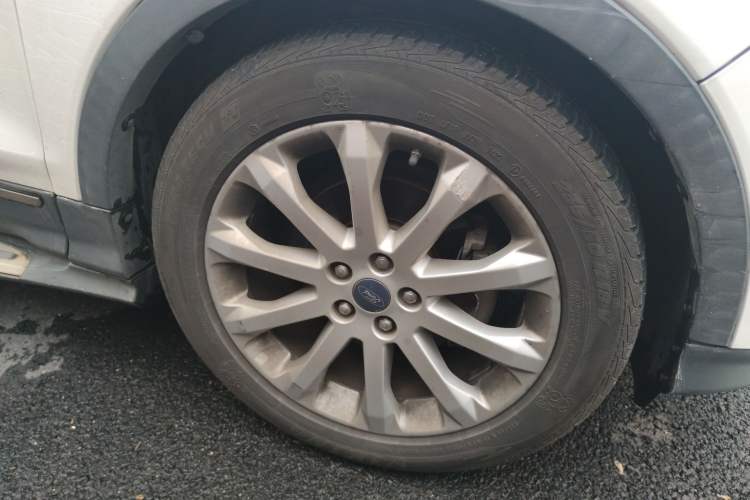 Used Ford Kuga 2015 1.5L GTDi Two-Wheel Drive Fashion Edition Right Front Wheel Hub