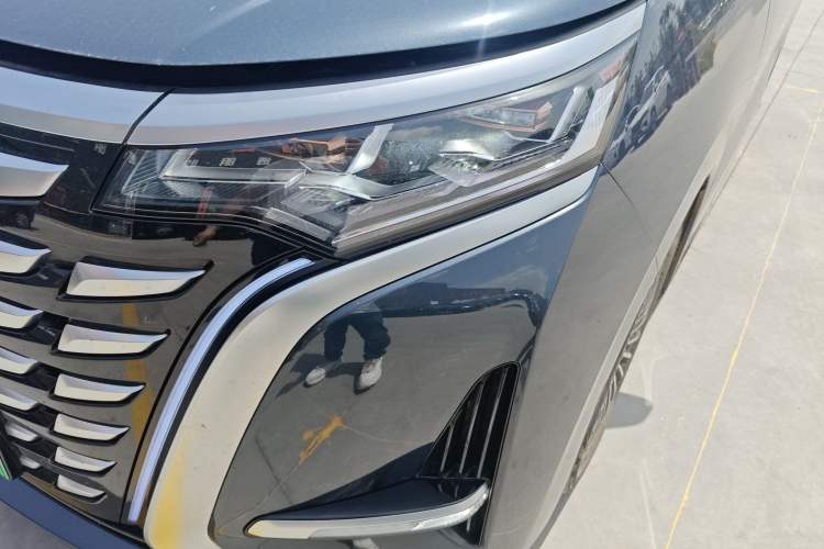 Used Denza D9 2022 DM-i 970 Four-Wheel Drive Prestige Model Left Front Headlight