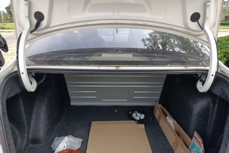 Used Volkswagen Santana 2016 1.6L Manual Fashion Edition Trunk