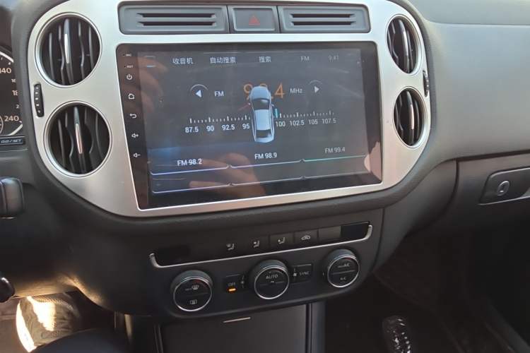 Used Volkswagen Tiguan 2015 1.8TSI Automatic Two-Wheel Drive Comfort Edition Audio And AC Panel