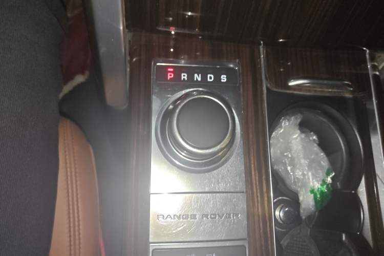 Used Land Rover Range 2016 3.0 SC V6 Vogue SE Long-Wheelbase Edition Gear Lever