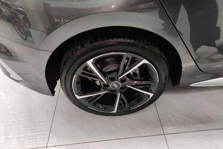 Used Audi A3 2024 Sportback 35 TFSI Fashionable Sports Model Right Rear Wheel Hub