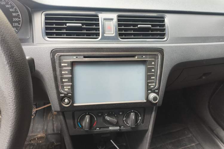 Used Volkswagen Santana 2013 1.4L Manual Fashion Edition Audio And AC Panel