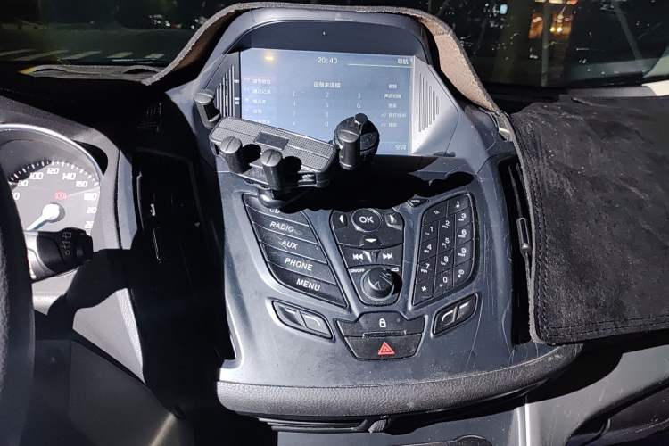 Used Ford Kuga 2015 1.5L GTDi Two-Wheel-Drive Comfort Model Audio And AC Panel