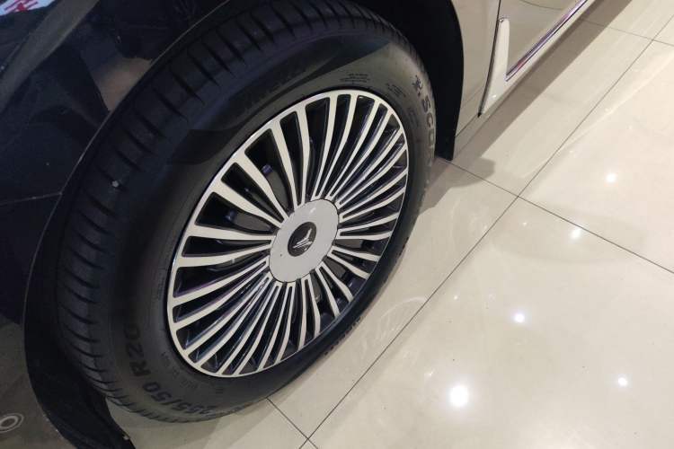 Used VOYAH Dream 2025 PHEV Four-Wheel-Drive Flagship Kunpeng Edition Exterior 4