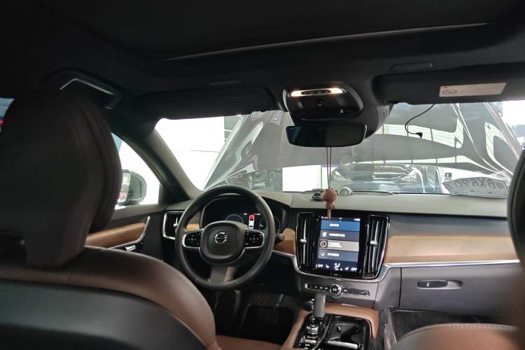 Used Volvo S90 New Energy 2021 T8 eDrive Hybrid Zhiyi Luxury Edition
