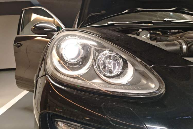 Used Porsche Cayenne 2011 Cayenne S 4.8L Right Front Headlight