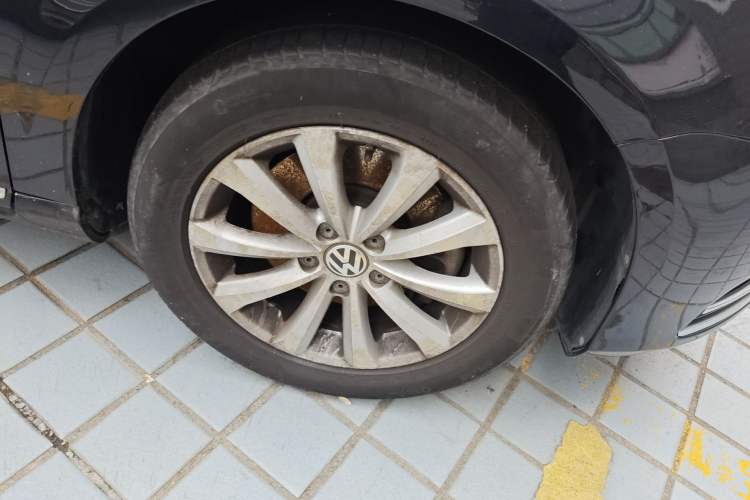 Used Volkswagen Magotan 2015 1.8TSI Luxury Model Right Front Wheel Hub