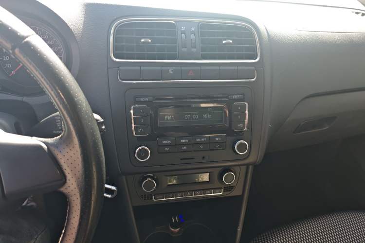 Used Volkswagen Polo 2012 1.6L Cross Polo MT Audio And AC Panel