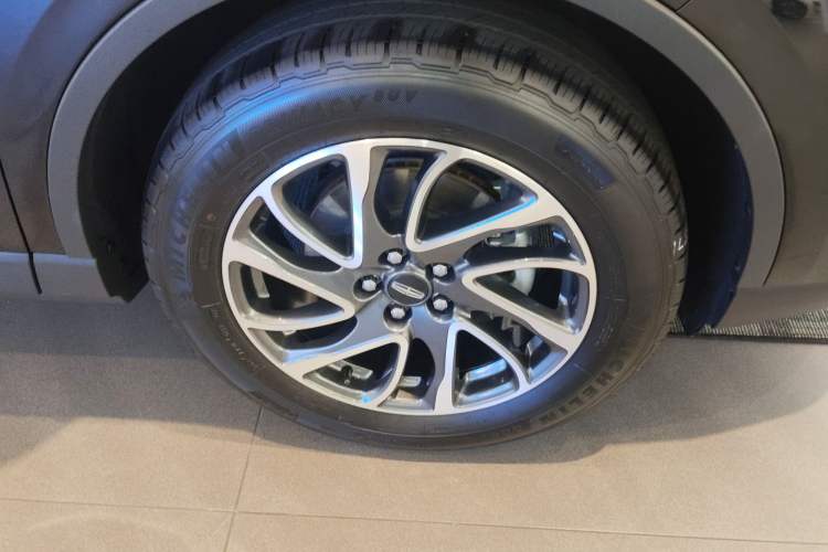 Used Lincoln Corsair 2022 2.0T Two-Wheel Drive Deluxe Edition Right Front Wheel Hub