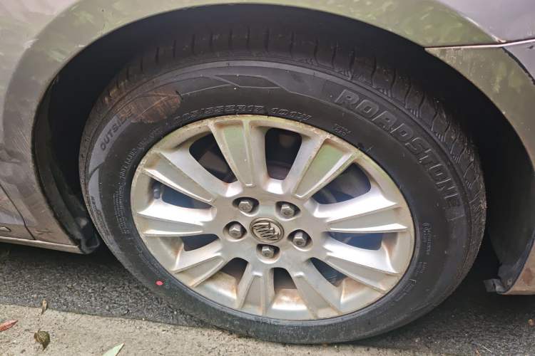 Used Buick LaCrosse 2011 2.4L SIDI Haoya Edition Right Front Wheel Hub