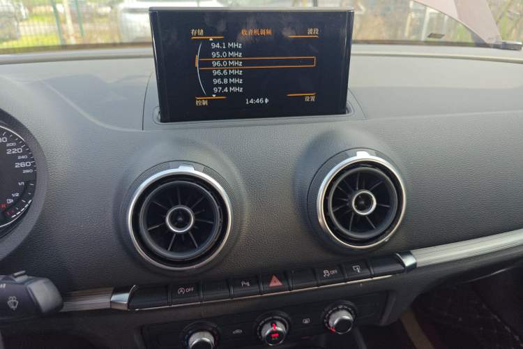 Used Audi A3 2016 Limousine 35 TFSI Prestige Edition Audio And AC Panel