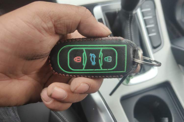 Used Geely Auto Emgrand X7 Sport 2018 1.8TD Automatic Two-Wheel Drive Smart Connect 4G Internet Edition Vehicle Key