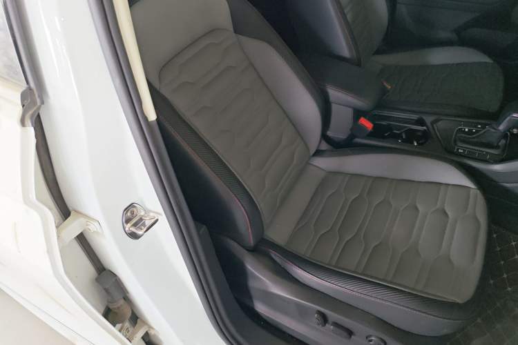 Used Volkswagen Tiguan X 2023 330TSI Two-Wheel Drive Luxury Edition Right Front Seat