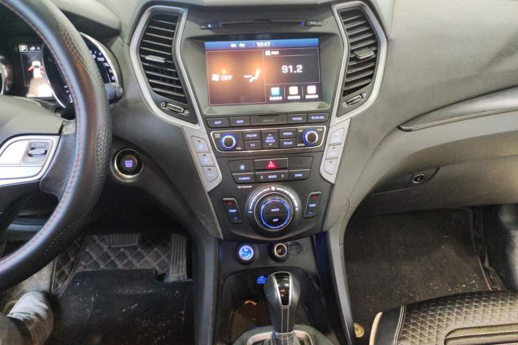 Used Hyundai Santa Fe 2017 2.0T Automatic Two-Wheel Drive Smart Version 7 Seats