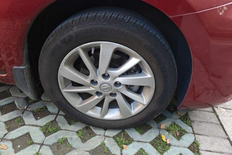 Used Nissan Tiida 2016 1.6L CVT Cool Dynamic Edition