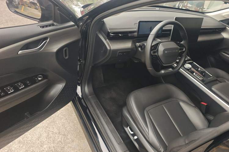 Used Wuling Xingguang 2023 150 Advanced Edition
