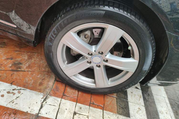 Used Mercedes-Benz S-Class 2010 S 350 L Luxury Model Right Front Wheel Hub