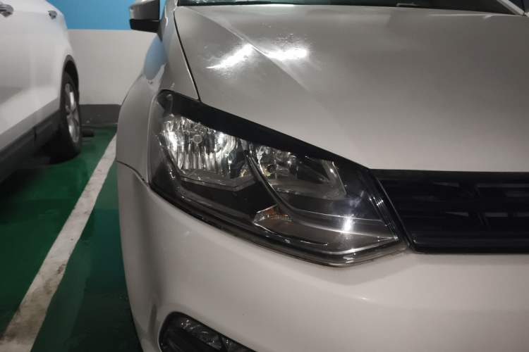 Used Volkswagen Polo 2014 1.4L Manual Comfort Edition Right Front Headlight