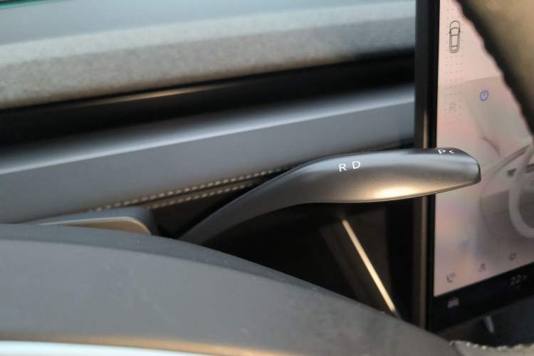 Used Tesla Model Y L 2025 Model Long-Range All-Wheel-Drive Version
