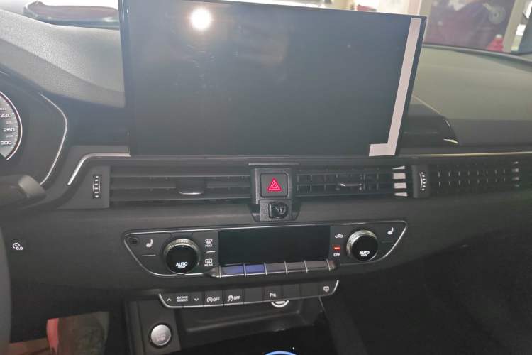 Used Audi A4L 2023 40 TFSI Luxury Dynamic Model Audio And AC Panel