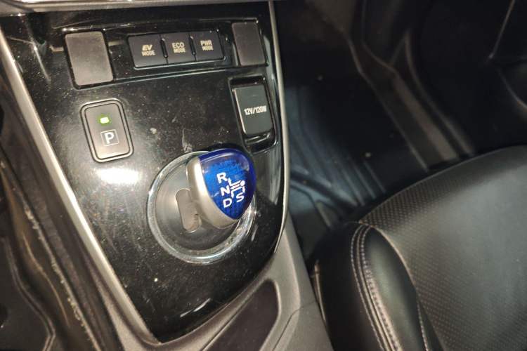 Used Toyota Corolla 2016 Dual-Engine 1.8L E-CVT Pioneer Edition Gear Lever