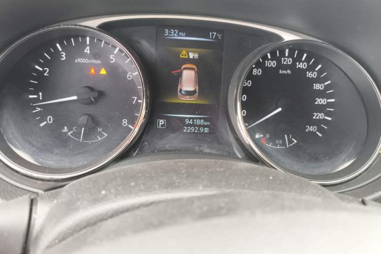 Used Nissan X-Trail 2014 2.5L CVT Leading Edition 4WD Odometer Close Up