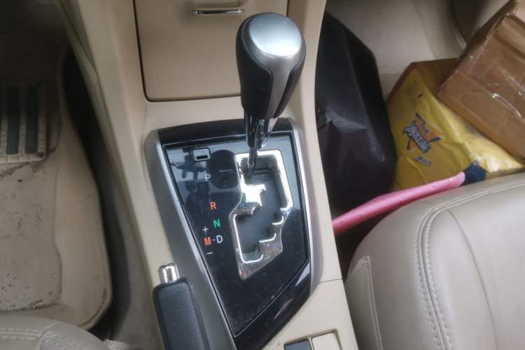 Used Toyota Corolla 2014 1.6L CVT GL-i Gear Lever