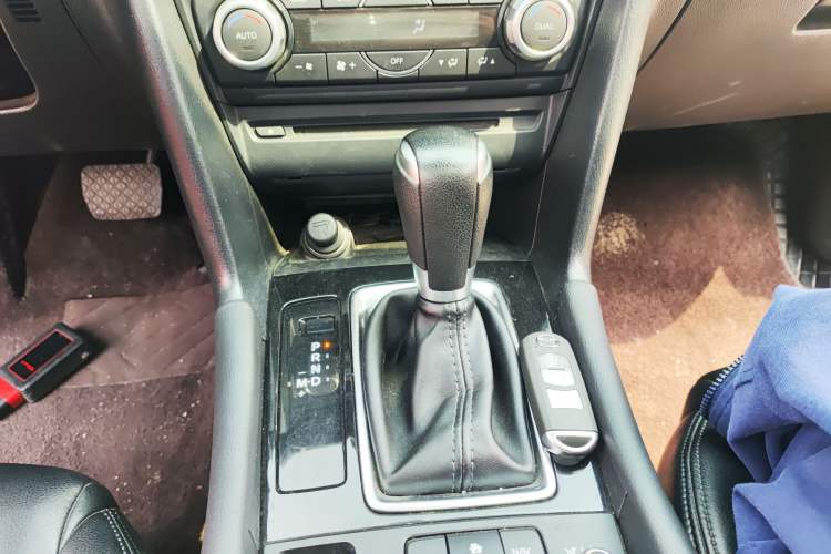 Used Mazda 3 Axela 2019 Cloud-Controlled Sedan 1.5L Automatic Luxury Model China VI Standard Gear Lever