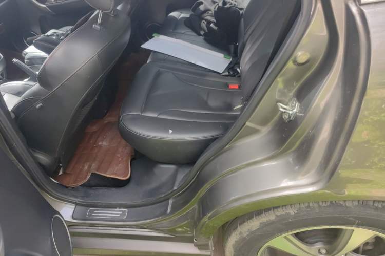 Used Haval H6 2013 Upgraded Model 2.4L Automatic Two-Wheel Drive Prestige Version
