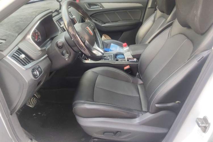 Used Roewe RX5 2016 20T Two-Wheel Drive Automatic Internet Smart Edition
