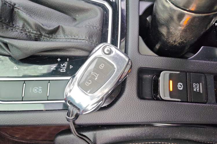 Used Volkswagen Magotan 2024 2 Million Units Zhongxiang Version 330TSI DSG Luxury Edition Vehicle Key