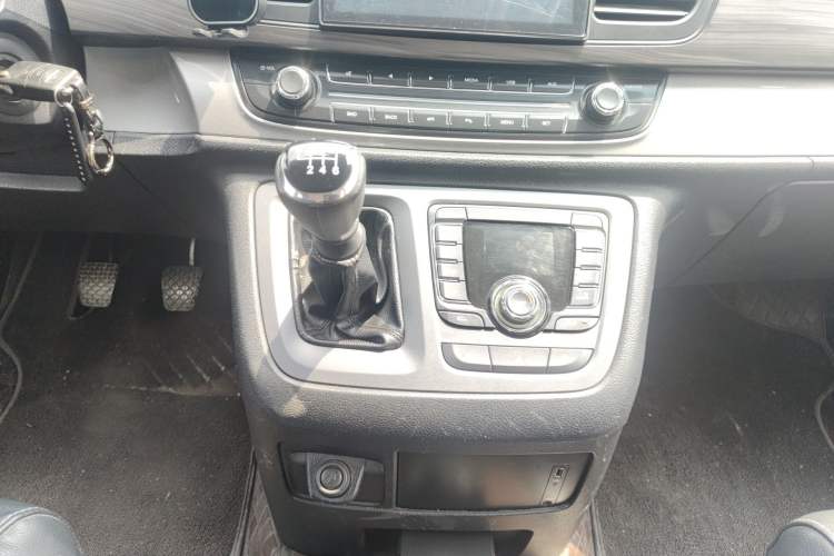 Used SAIC MAXUS G10 2018 PLUS 2.0T Manual Elite Edition Gear Lever