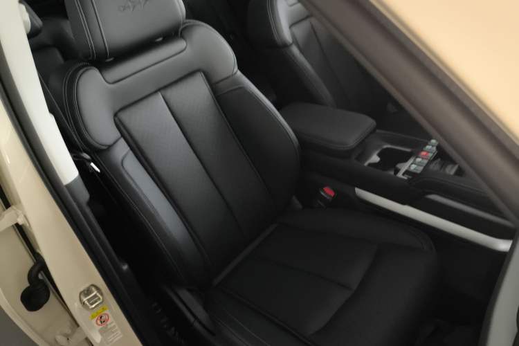 Used Formula Leopard Titanium 3 2025 501 km Range Rear-Wheel Drive Intelligent Driving Pro Version