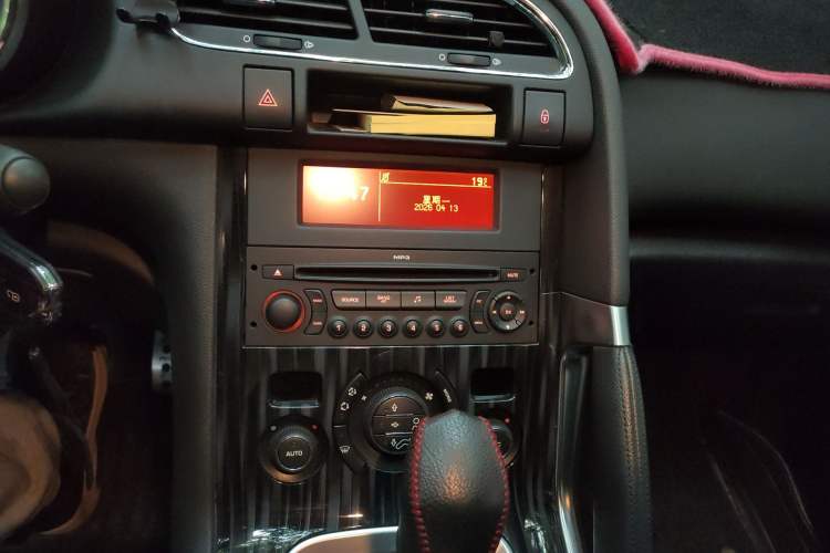 Used Peugeot 3008 2015 2.0L Automatic Trend Edition Audio And AC Panel