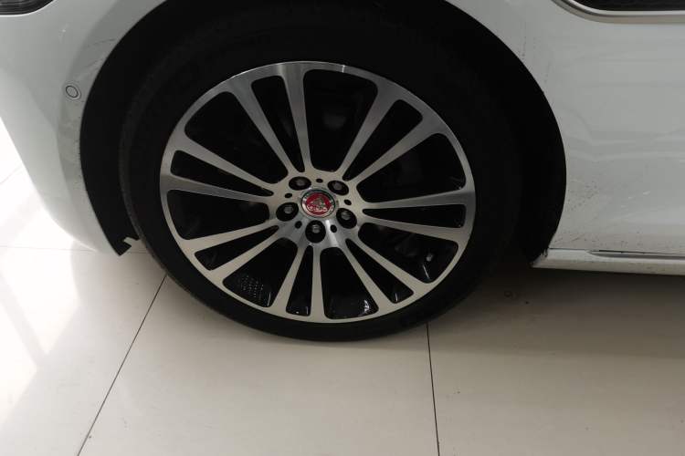 Used Jaguar XFL 2023 XFL 2.0T P250 Two-Wheel-Drive Luxury Deluxe Edition
