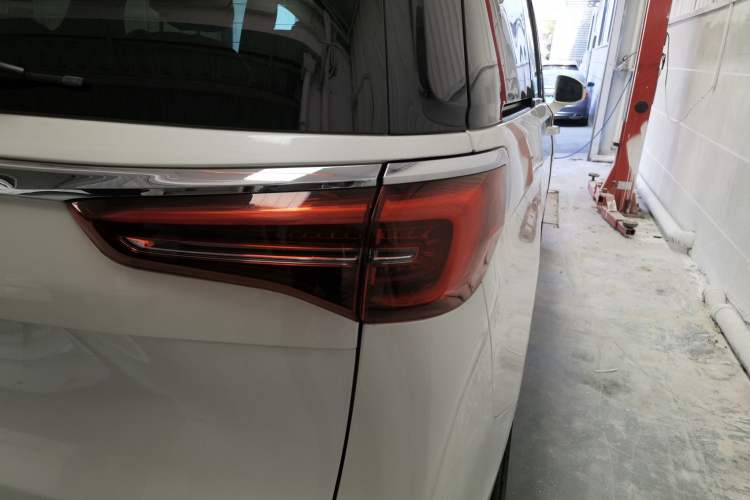 Used Buick GL8 2020 ES Land Cruiser 653T Flagship Model Right Rear Taillight