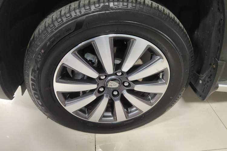 Used Roewe RX8 2019 30T Smart Connectivity Two-Wheel Drive Supreme Flagship Edition
