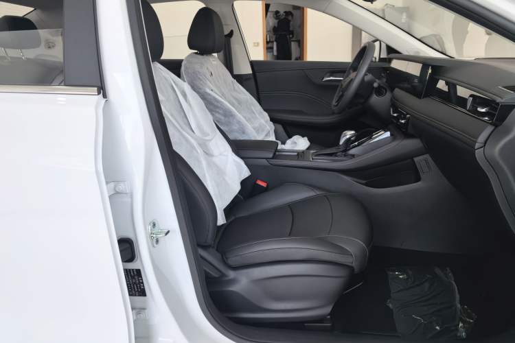 Used Roewe i5 2026 Model 1.5L CVT Luxury Version