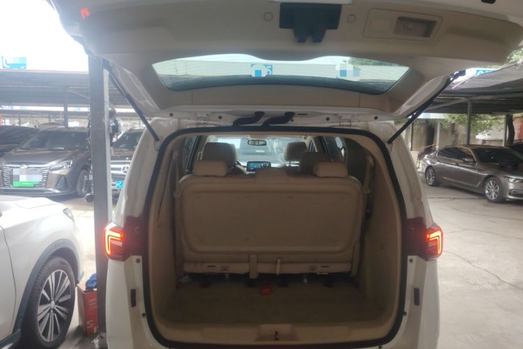 Used Buick GL8 2023 Facelifted Land Cruiser Executive Luxury Version
