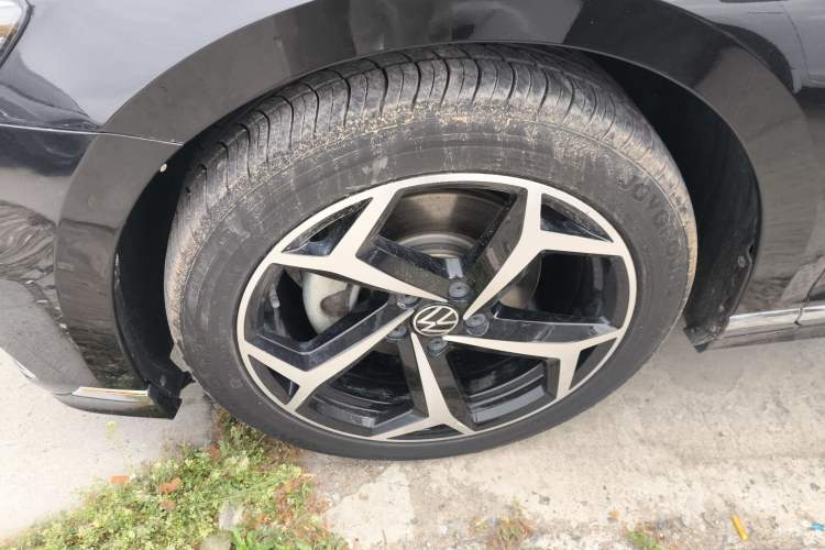 Used Volkswagen Magotan 2023 2 Million Units Limited Edition 330TSI DSG Leading Version Exterior 4