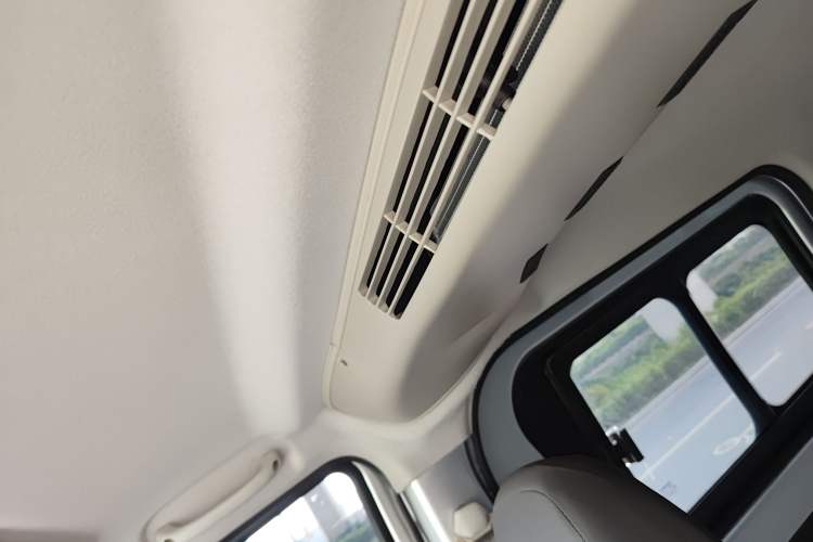 Used CHANGAN KAICHENG Ruixing M60 2023 1.5L GDI Comfort-Class Passenger Vehicle 6/7 Seats Headliner