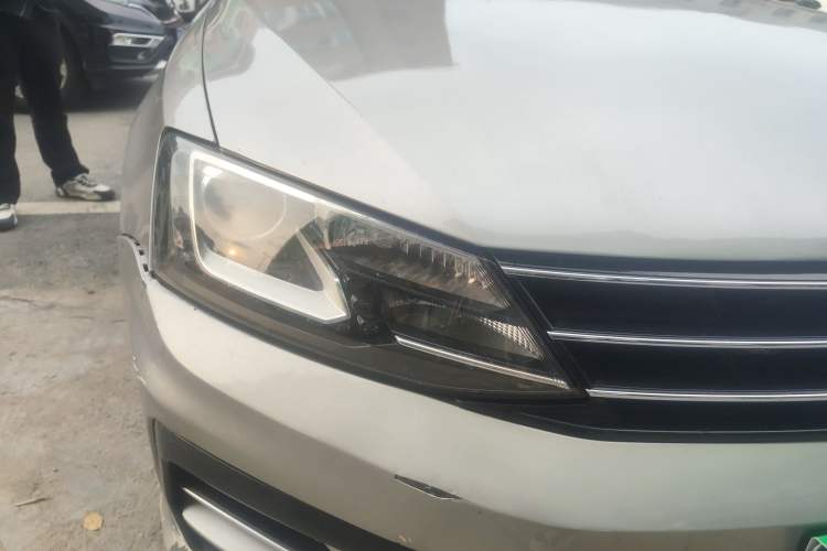 Used Volkswagen Sagitar 2017 230TSI Automatic Luxury Edition Right Front Headlight