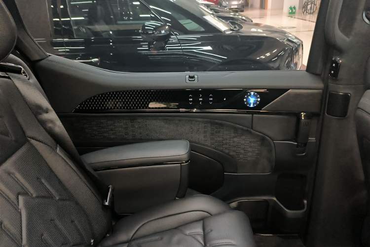 Used Zeekr 009 2024 7-Seater Aisle Version 108 kWh