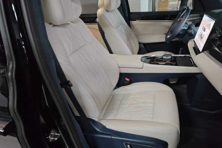 Used Zeekr 009 2024 Six-Seat Executive Version 4WD 108 kWh Right Front Seat