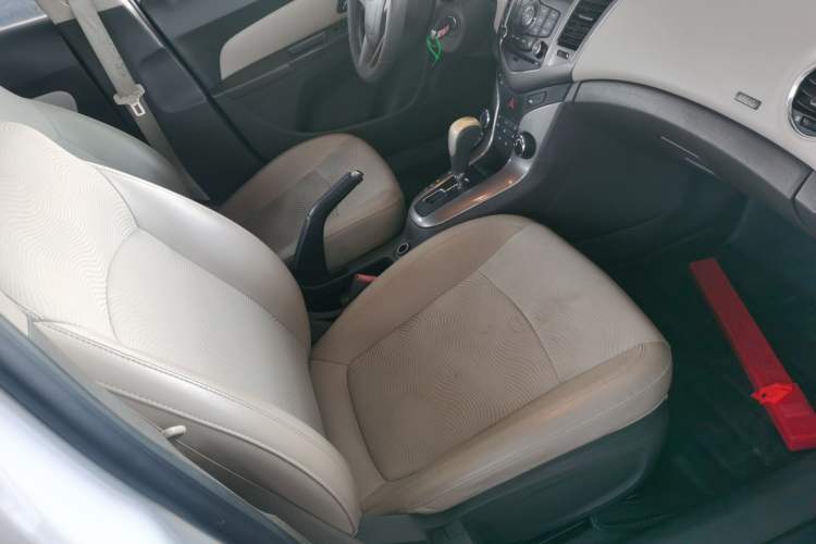 Used Chevrolet Cruze 2015 1.5L Classic SE AT Right Front Seat